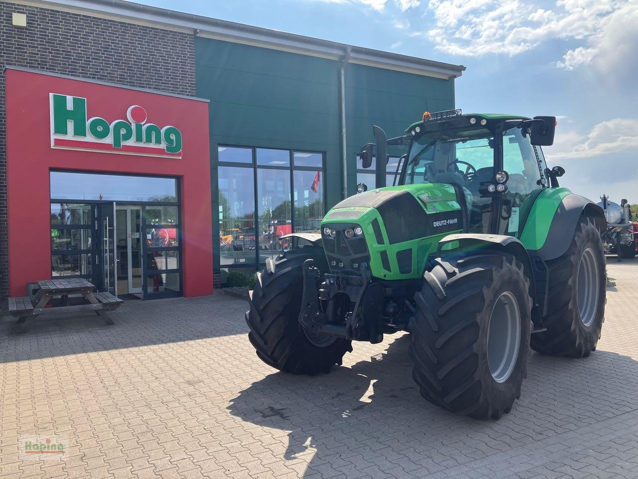 Deutz-Fahr 7250 Agrotron TTV - Tractor: foto 1 Deutz-Fahr 7250 Agrotron TTV - Tractor: foto 1