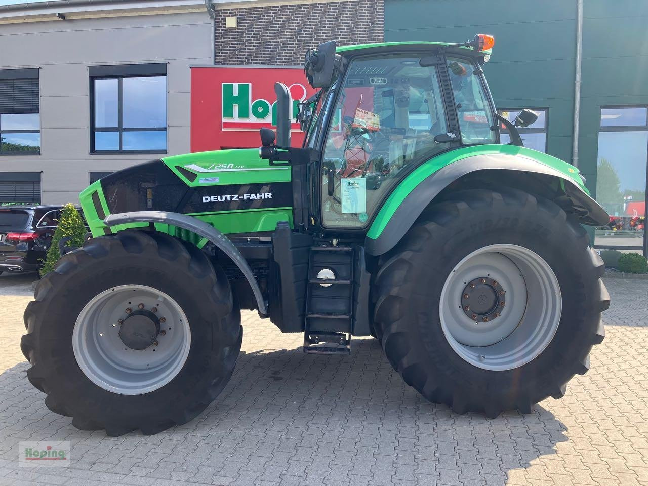 Deutz-Fahr 7250 Agrotron TTV - Tractor: foto 4 Deutz-Fahr 7250 Agrotron TTV - Tractor: foto 4
