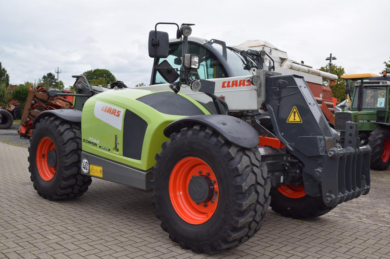 CLAAS SCORPION 7044 - Manipulador telescópico: foto 1 CLAAS SCORPION 7044 - Manipulador telescópico: foto 1