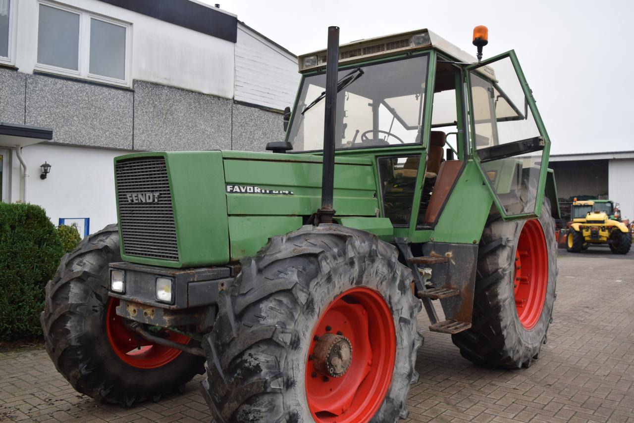Fendt Favorit 614 LS Turbo - Tractor: foto 1 Fendt Favorit 614 LS Turbo - Tractor: foto 1