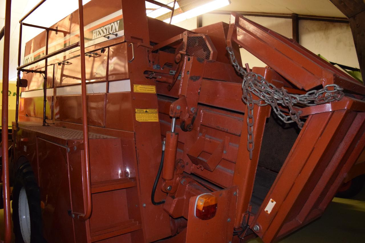 Fiat Hesston 4700 - Empacadora de pacas cuadradas: foto 4 Fiat Hesston 4700 - Empacadora de pacas cuadradas: foto 4