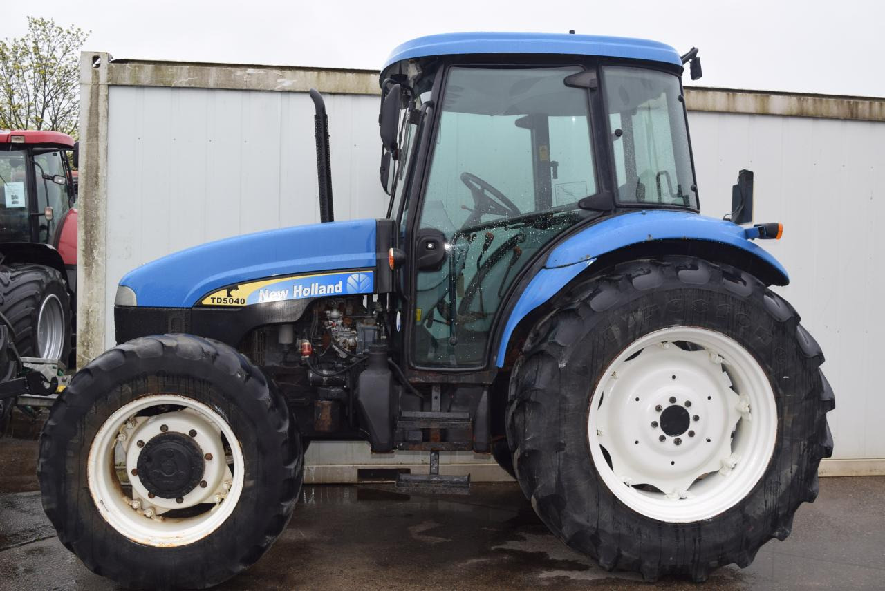 New Holland TD 5040 - Tractor: foto 1 New Holland TD 5040 - Tractor: foto 1