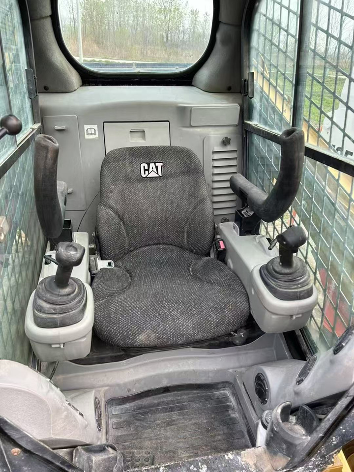 Minicargadora CATERPILLAR 246C: foto 6