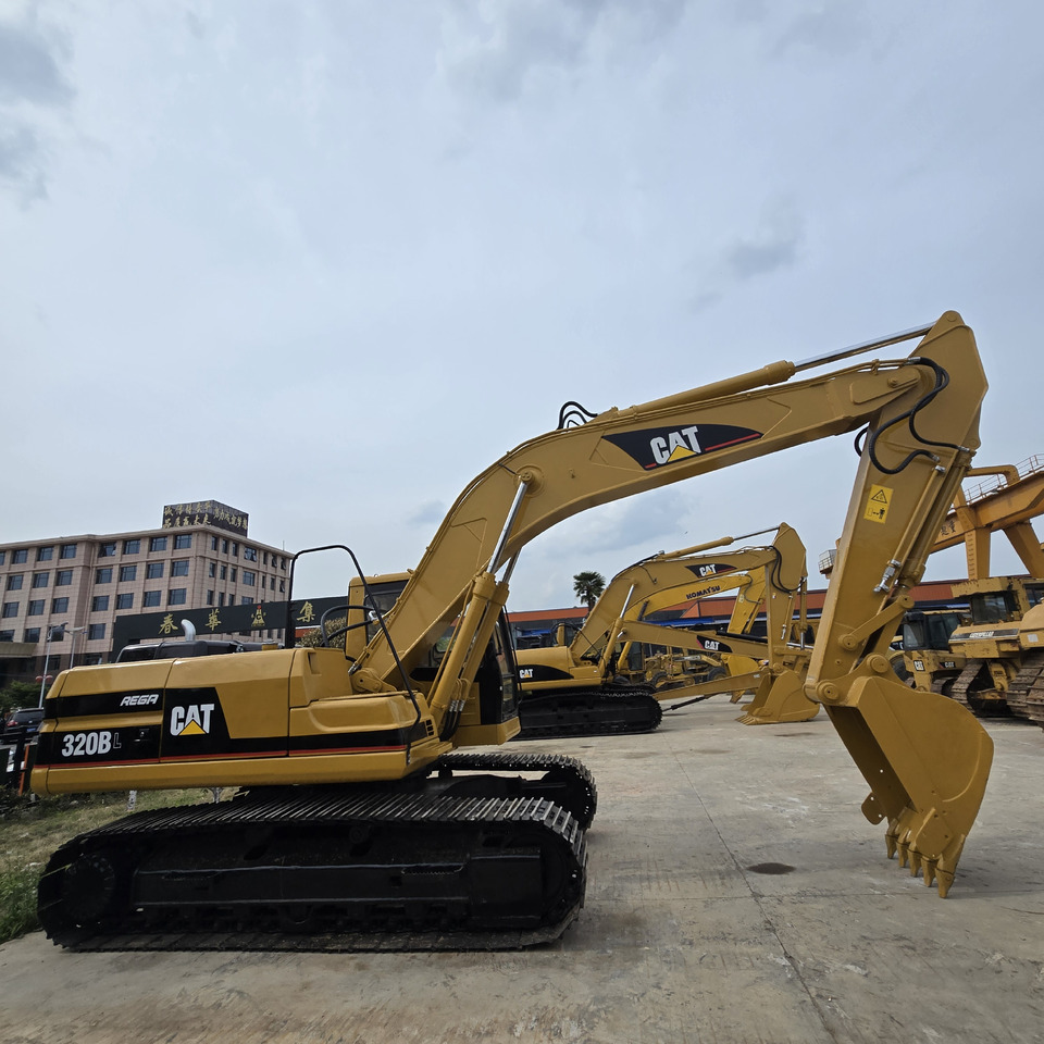 CATERPILLAR 320BL - Excavadora de cadenas: foto 3 CATERPILLAR 320BL - Excavadora de cadenas: foto 3