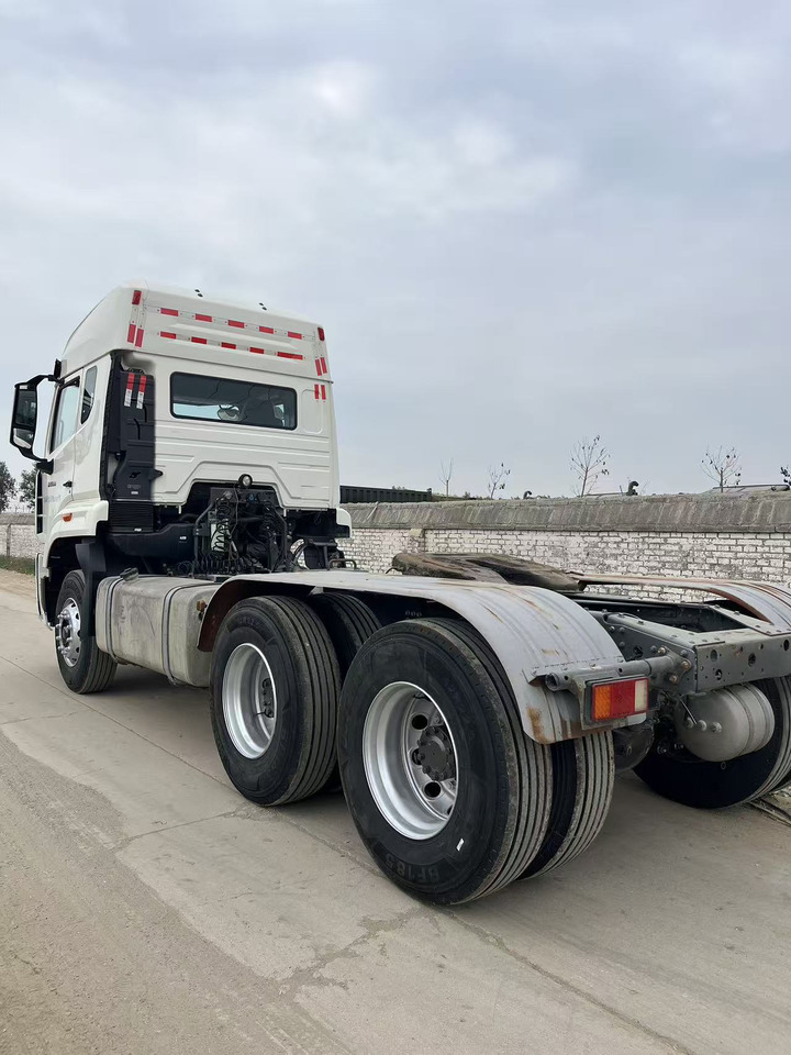 SINOTRUK HOHAN tractor - Cabeza tractora: foto 4 SINOTRUK HOHAN tractor - Cabeza tractora: foto 4