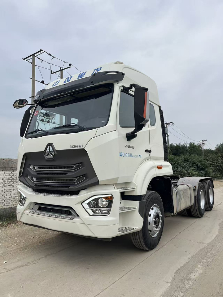 SINOTRUK HOHAN tractor - Cabeza tractora: foto 1 SINOTRUK HOHAN tractor - Cabeza tractora: foto 1