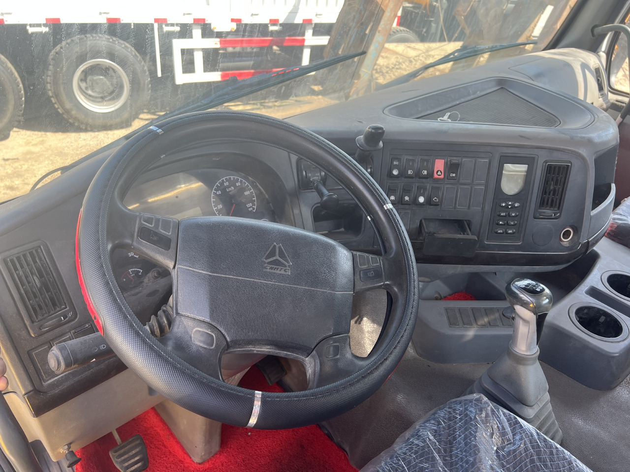 Cabeza tractora SINOTRUK HOWO trailer head: foto 9