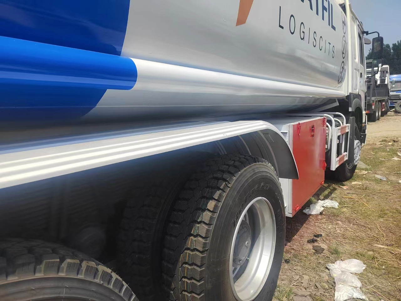 SINOTRUK HOWO 20 Cubic Meter Tank Truck - Camión: foto 5 SINOTRUK HOWO 20 Cubic Meter Tank Truck - Camión: foto 5