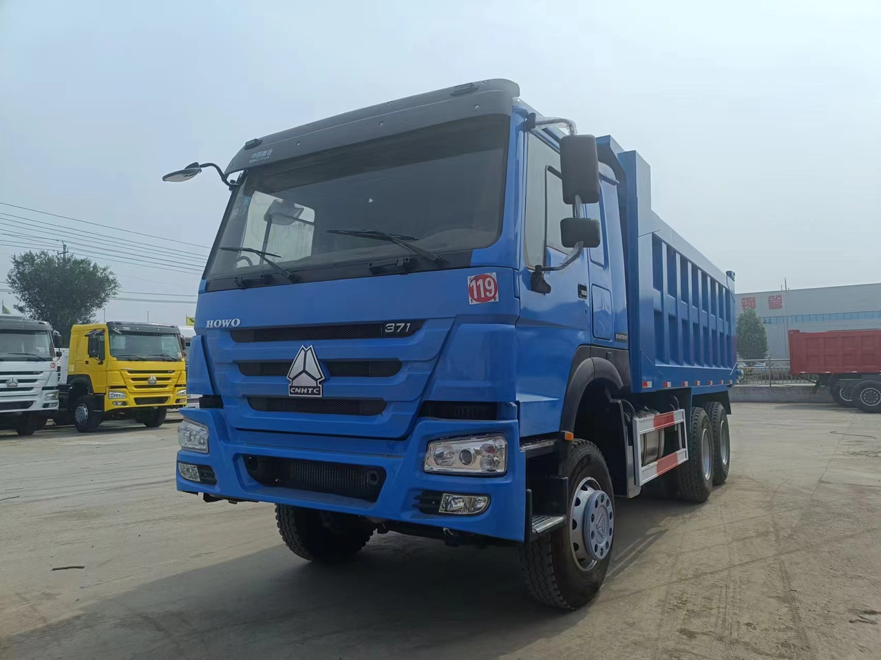 SINOTRUK HOWO 6x4 - Camión volquete: foto 1 SINOTRUK HOWO 6x4 - Camión volquete: foto 1
