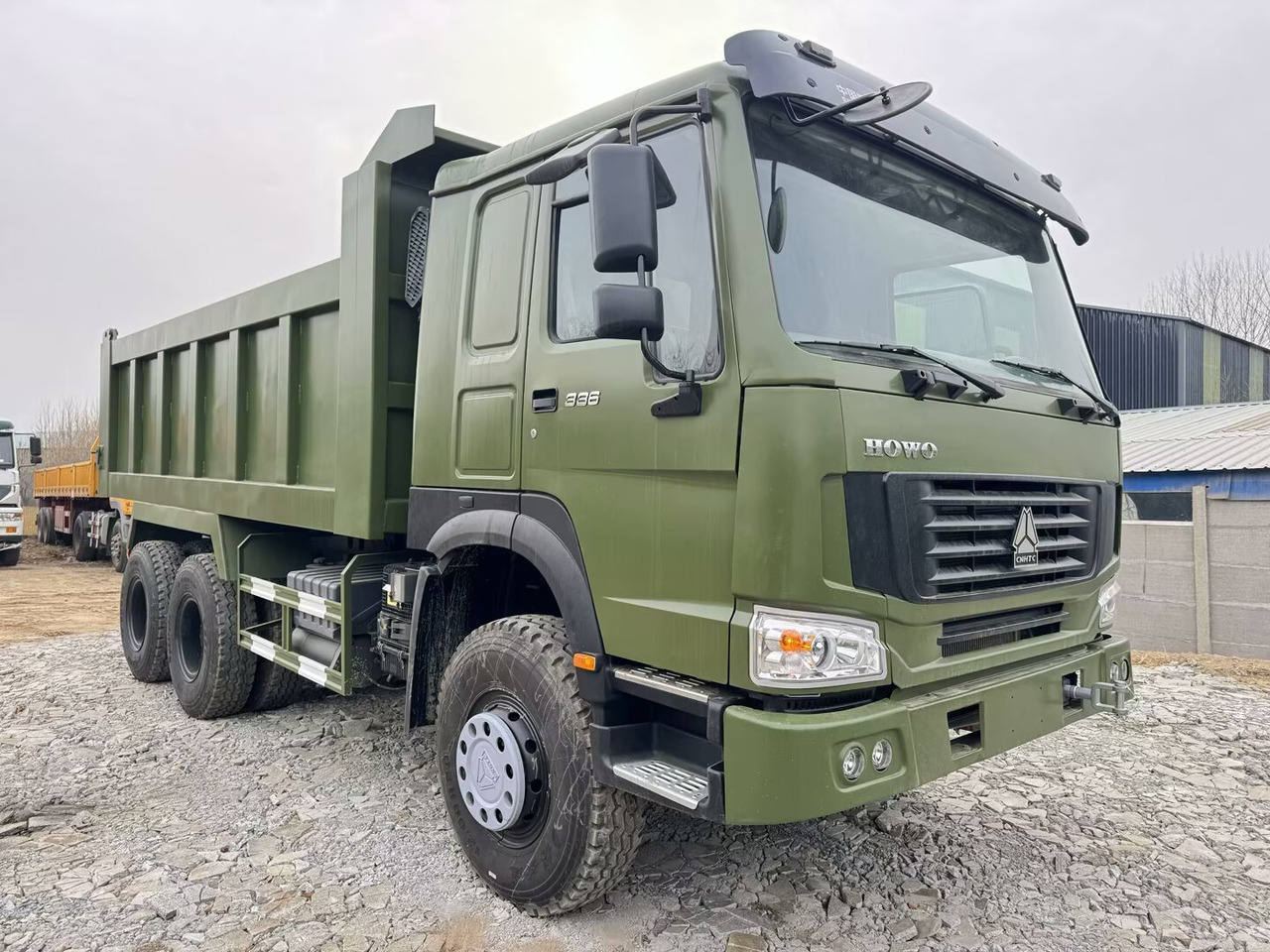 SINOTRUK HOWO 6x4 - Camión volquete: foto 4 SINOTRUK HOWO 6x4 - Camión volquete: foto 4