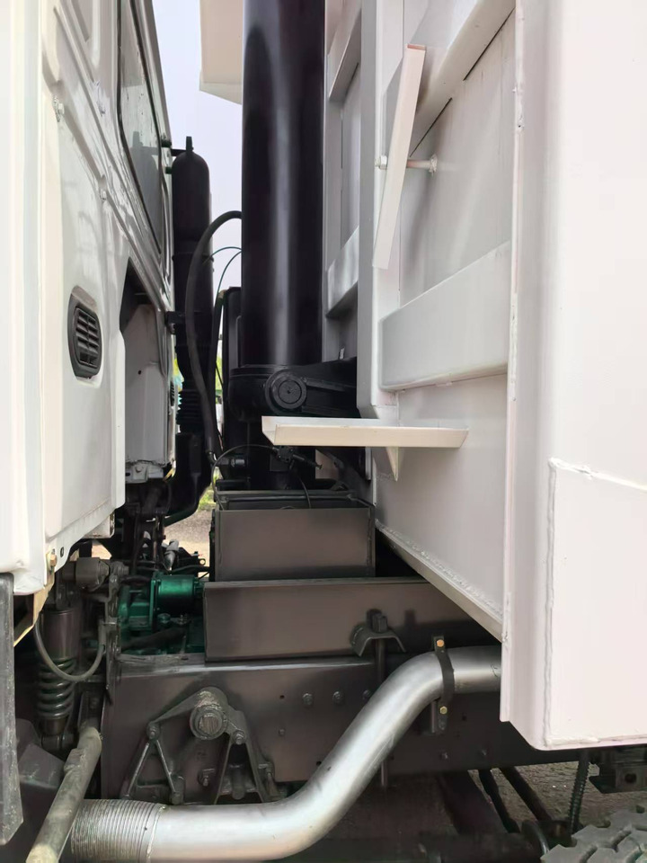 Camión volquete SINOTRUK HOWO 8x4: foto 6 Camión volquete SINOTRUK HOWO 8x4: foto 6