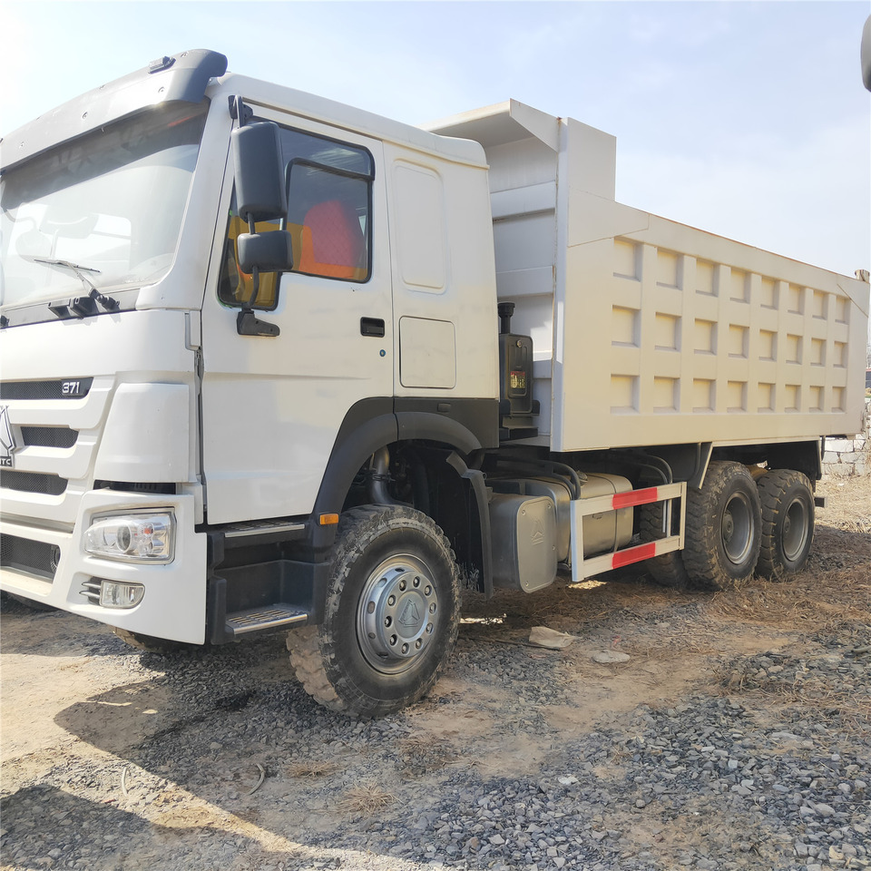 SINOTRUK HOWO - Camión volquete: foto 3 SINOTRUK HOWO - Camión volquete: foto 3