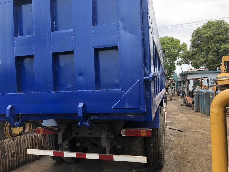 SINOTRUK HOWO - Camión volquete: foto 3 SINOTRUK HOWO - Camión volquete: foto 3