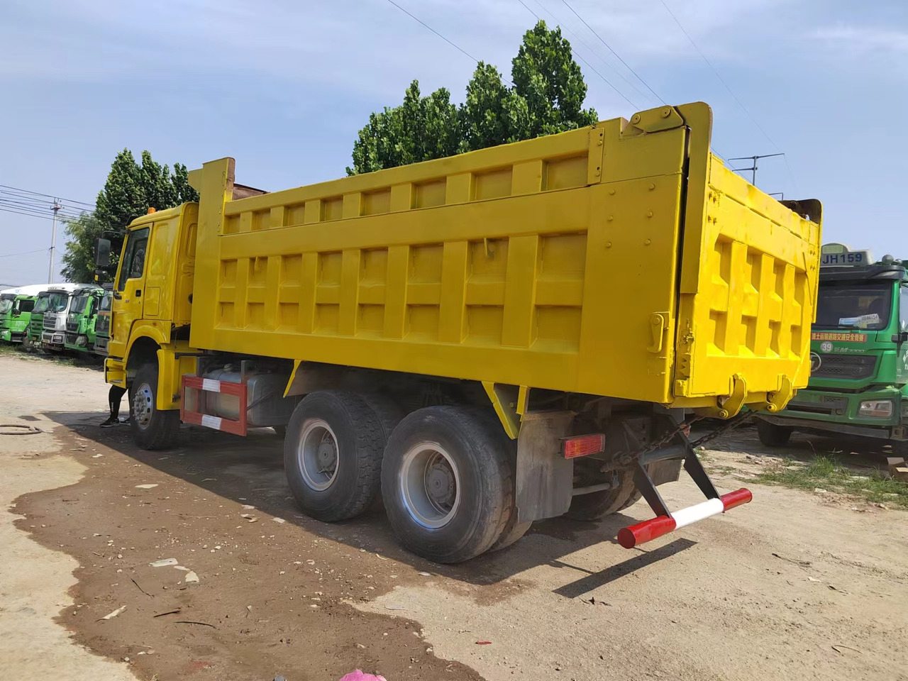 SINOTRUK HOWO - Camión volquete: foto 4 SINOTRUK HOWO - Camión volquete: foto 4