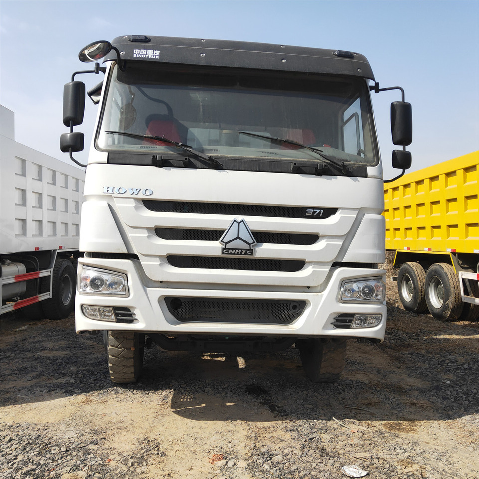 SINOTRUK HOWO - Camión volquete: foto 1 SINOTRUK HOWO - Camión volquete: foto 1
