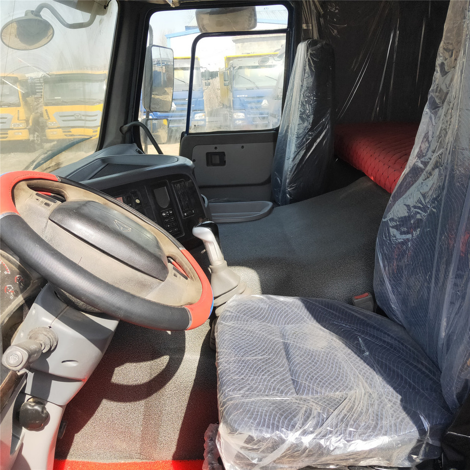 SINOTRUK HOWO - Camión volquete: foto 2 SINOTRUK HOWO - Camión volquete: foto 2