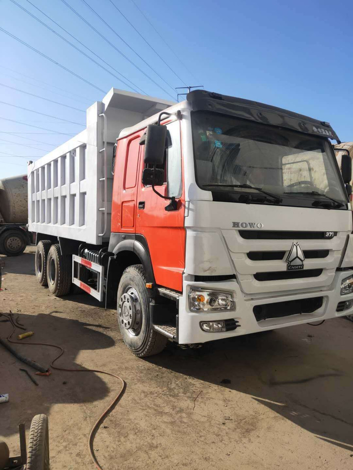 SINOTRUK HOWO - Camión volquete: foto 2 SINOTRUK HOWO - Camión volquete: foto 2