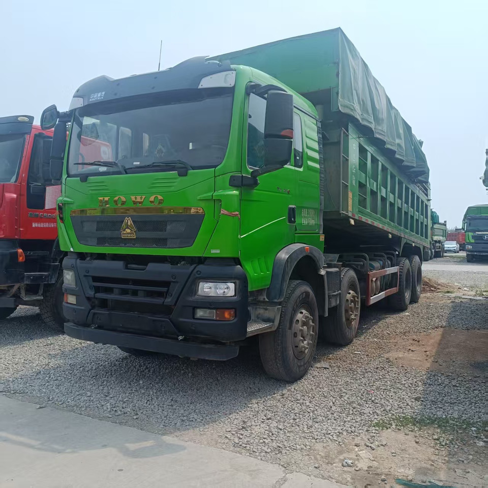 SINOTRUK HOWO - Camión volquete: foto 1 SINOTRUK HOWO - Camión volquete: foto 1