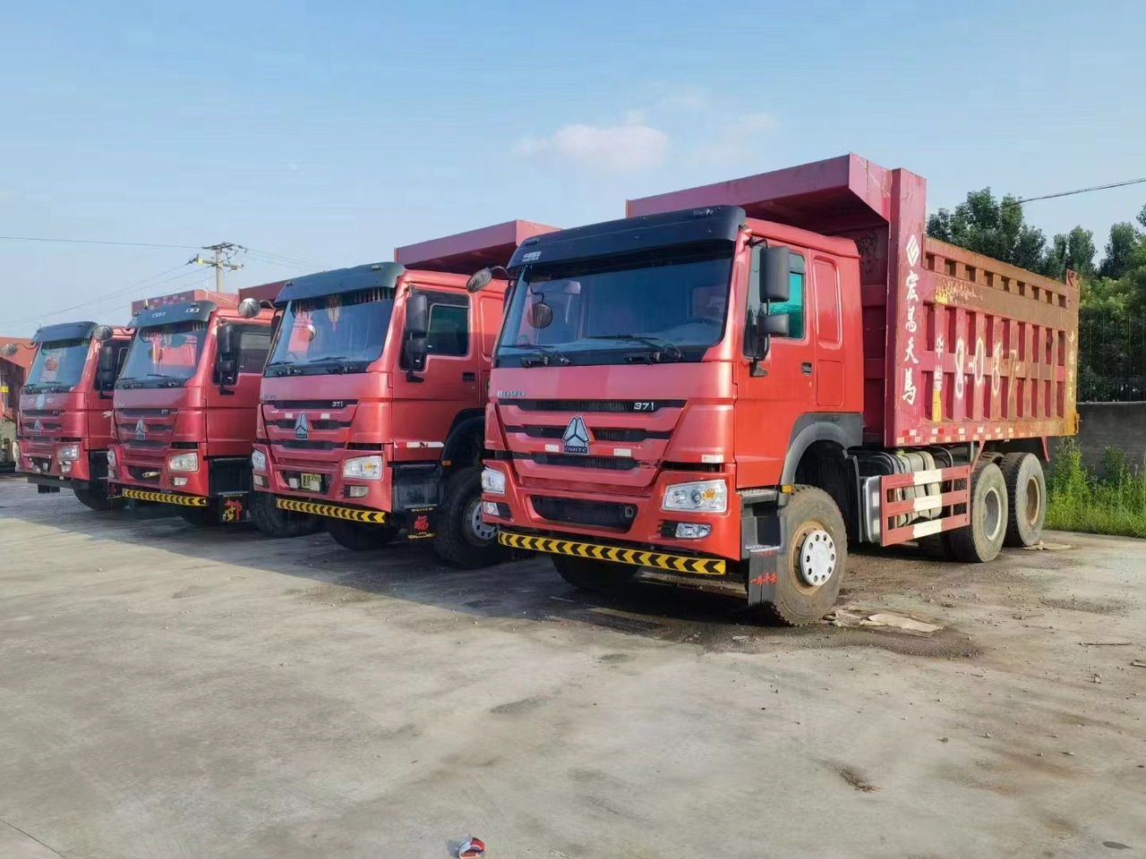 SINOTRUK HOWO - Camión volquete: foto 4 SINOTRUK HOWO - Camión volquete: foto 4