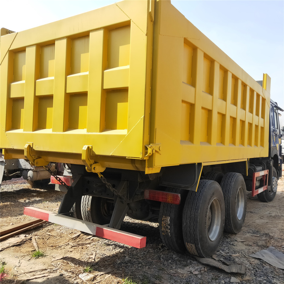 SINOTRUK HOWO - Camión volquete: foto 3 SINOTRUK HOWO - Camión volquete: foto 3