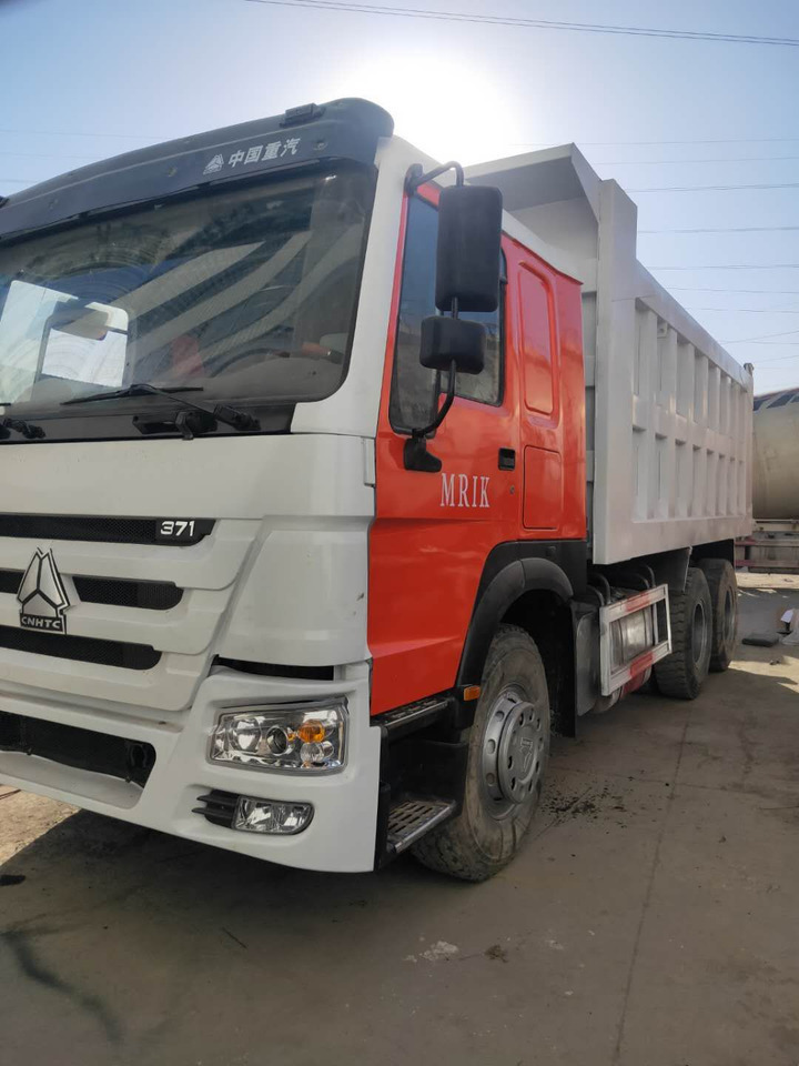 SINOTRUK HOWO - Camión volquete: foto 3 SINOTRUK HOWO - Camión volquete: foto 3