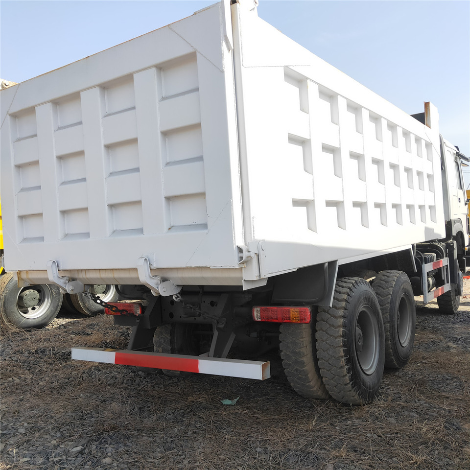 SINOTRUK HOWO - Camión volquete: foto 5 SINOTRUK HOWO - Camión volquete: foto 5