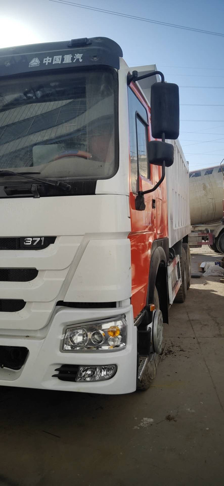 SINOTRUK HOWO - Camión volquete: foto 5 SINOTRUK HOWO - Camión volquete: foto 5