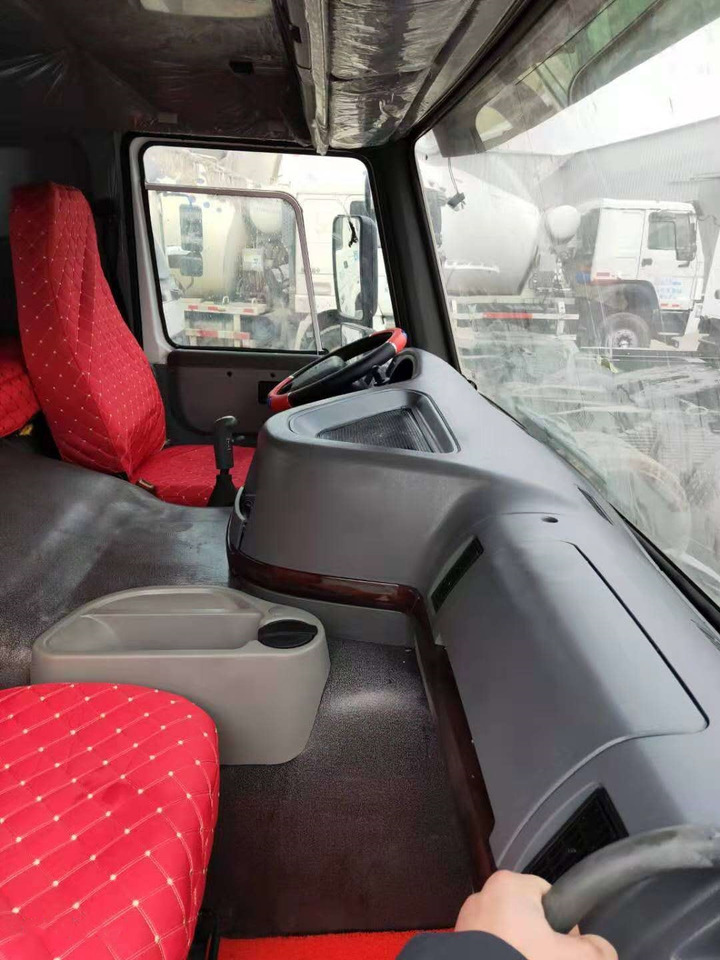 SINOTRUK HOWO - Camión volquete: foto 4 SINOTRUK HOWO - Camión volquete: foto 4