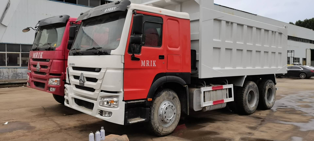 SINOTRUK HOWO - Camión volquete: foto 1 SINOTRUK HOWO - Camión volquete: foto 1