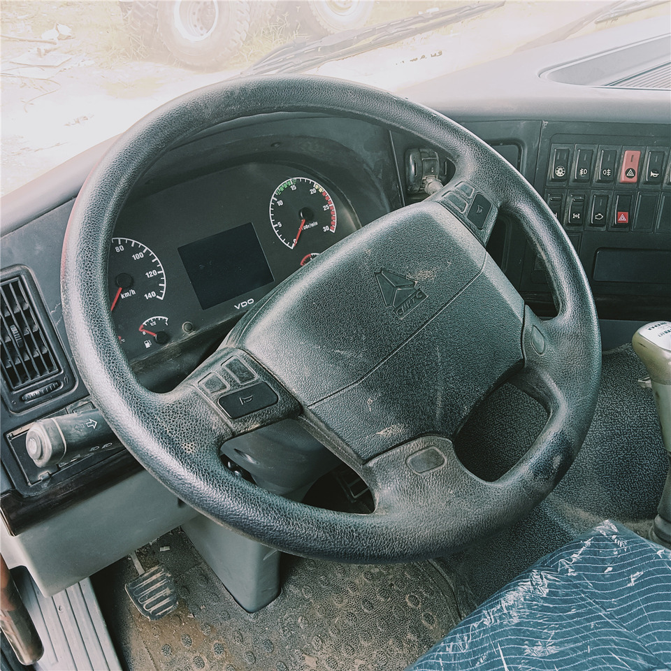 SINOTRUK Howo - Camión volquete: foto 1 SINOTRUK Howo - Camión volquete: foto 1