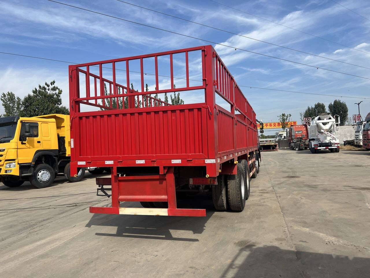 Sinotruk Howo Howo 8*4 - Camión caja abierta: foto 4 Sinotruk Howo Howo 8*4 - Camión caja abierta: foto 4
