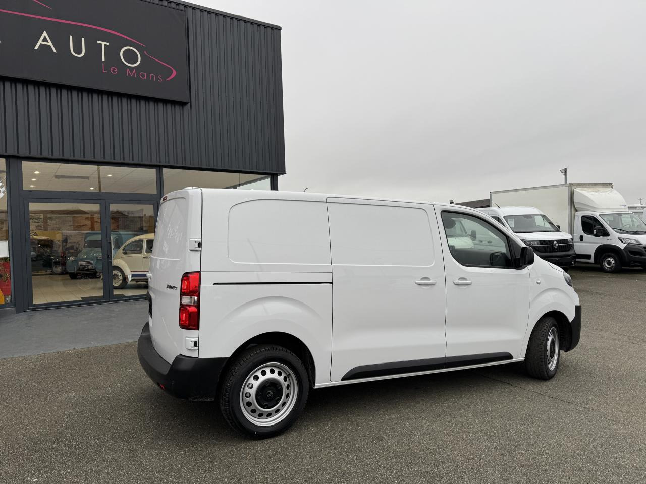 CITROEN Jumpy M 2.0 BlueHDi - 145 S&S - BV EAT8 III FOURGON . PHASE 2 - Furgón: foto 5 CITROEN Jumpy M 2.0 BlueHDi - 145 S&S - BV EAT8 III FOURGON . PHASE 2 - Furgón: foto 5