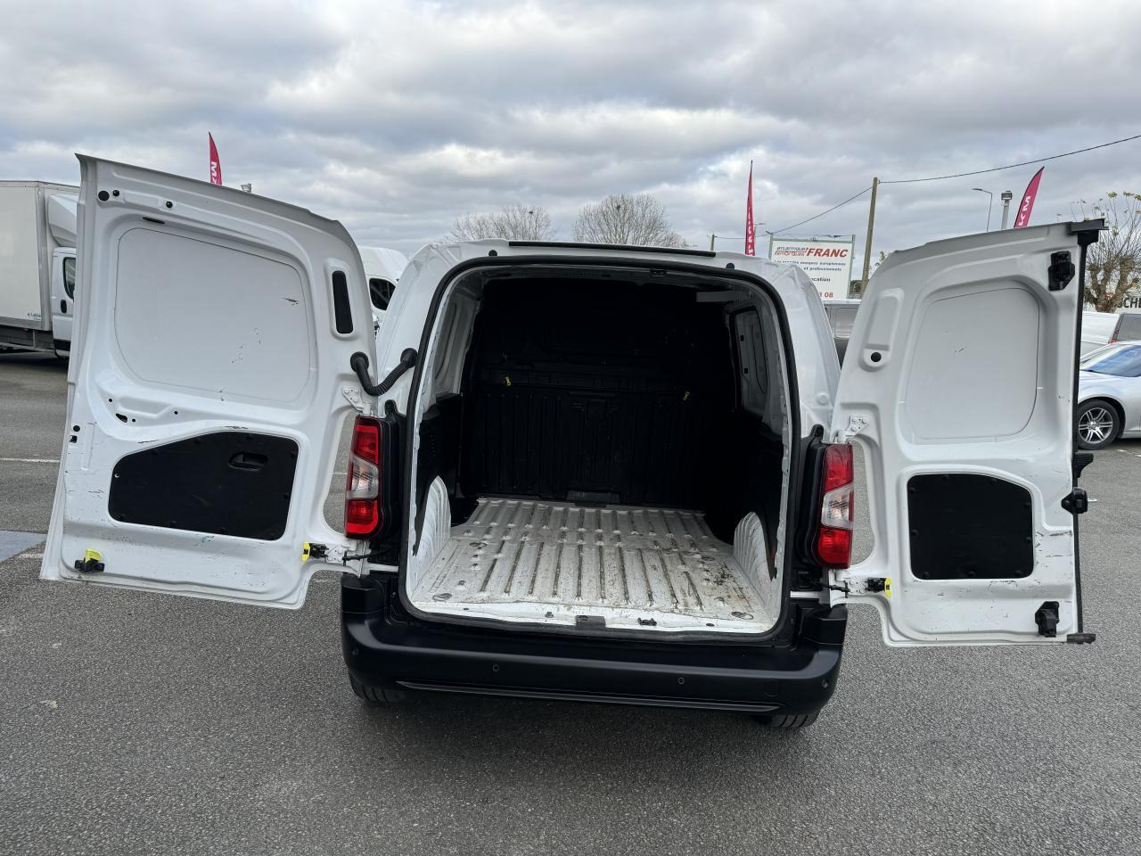 Citroen Berlingo M 650KG BLUEHDI 100 S&S DRIVER BVM5 - Furgón: foto 3 Citroen Berlingo M 650KG BLUEHDI 100 S&S DRIVER BVM5 - Furgón: foto 3