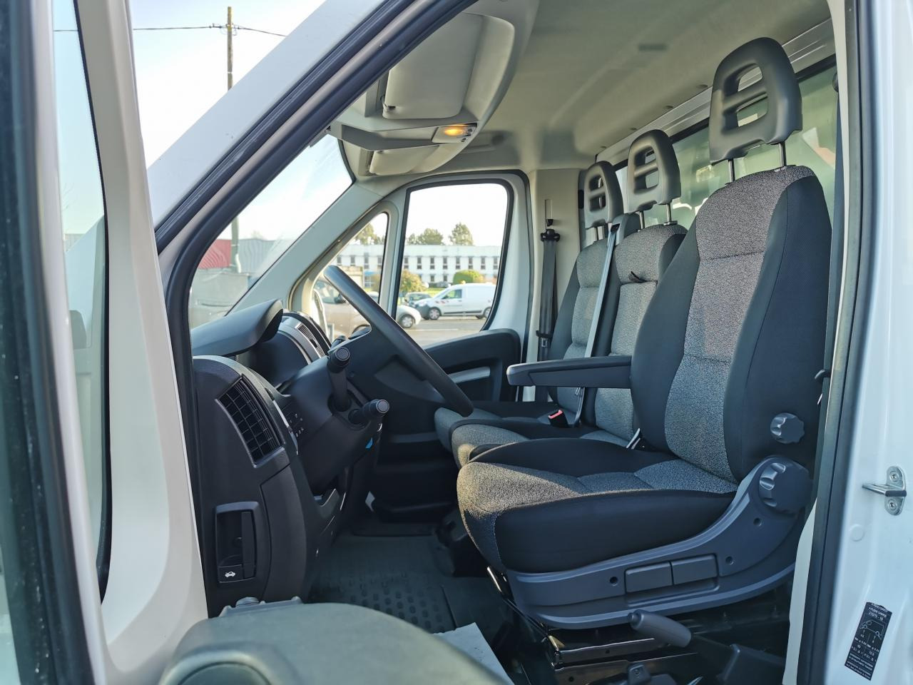 FIAT DUCATO 3T5 CAISSE + HAYON 2.3 MJT 140CH PRO LOUNGE - Furgoneta caja cerrada: foto 5 FIAT DUCATO 3T5 CAISSE + HAYON 2.3 MJT 140CH PRO LOUNGE - Furgoneta caja cerrada: foto 5
