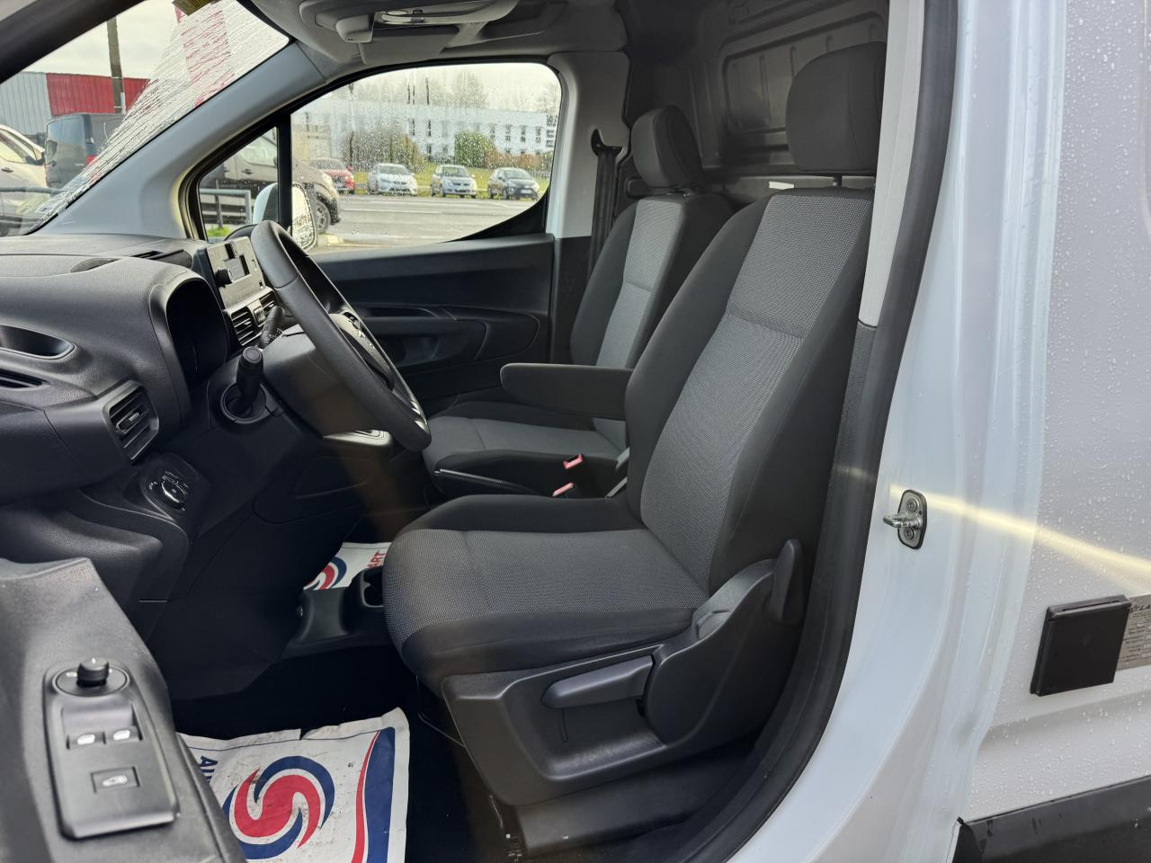 OPEL COMBO M 1.5 HDI 100CH FRIGORIFIQUE - Furgón: foto 4 OPEL COMBO M 1.5 HDI 100CH FRIGORIFIQUE - Furgón: foto 4