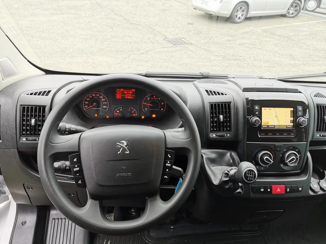 Peugeot Boxer 333 L2H2 2.2 BLUEHDI S&S 140CH ASPHALT - Furgón: foto 4 Peugeot Boxer 333 L2H2 2.2 BLUEHDI S&S 140CH ASPHALT - Furgón: foto 4