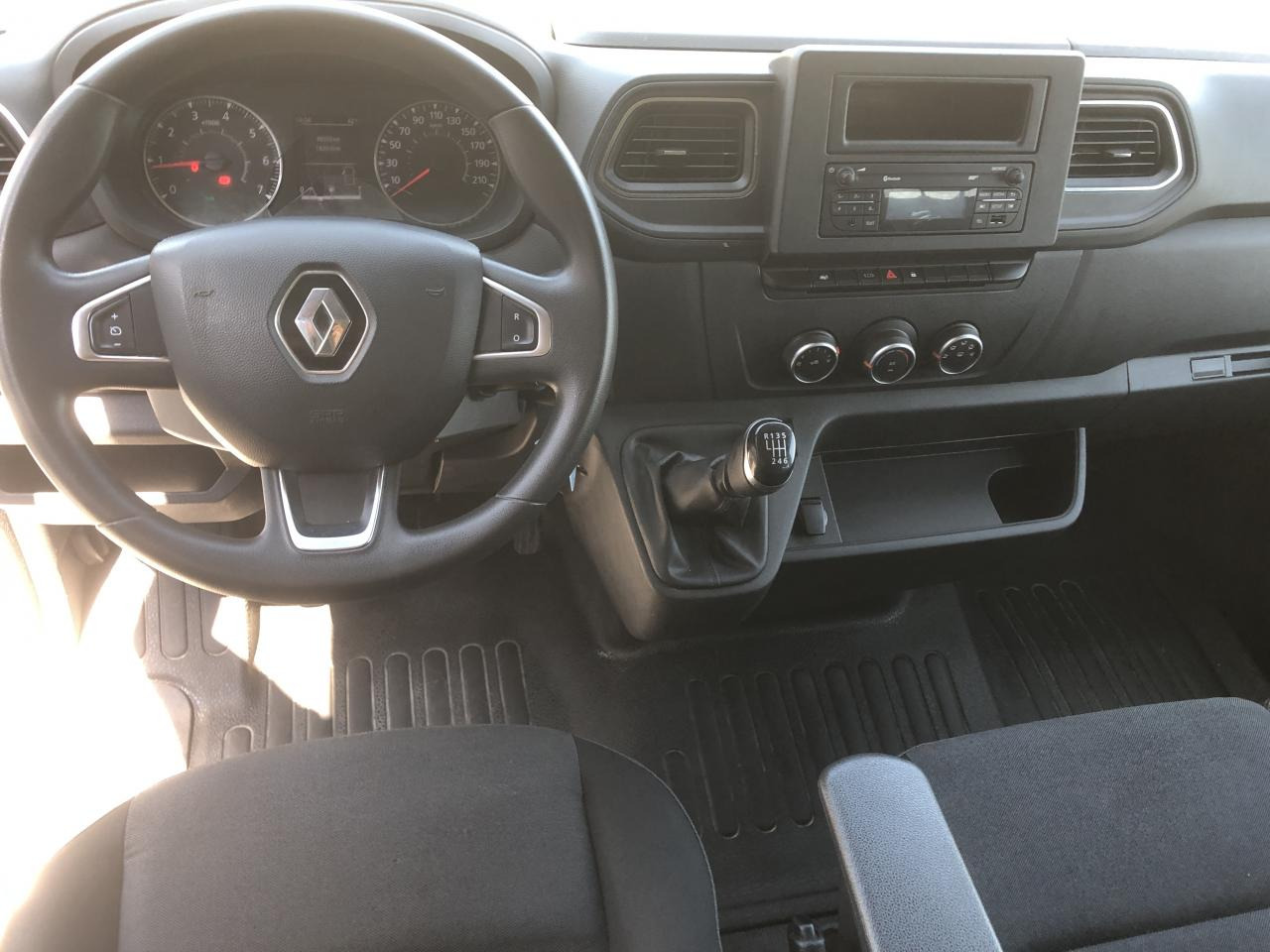 RENAULT MASTER 3T5 L2H2 2.3 DCI 135 CONFORT CABINE APPROFONDIE 7 PLACES - Furgón: foto 4 RENAULT MASTER 3T5 L2H2 2.3 DCI 135 CONFORT CABINE APPROFONDIE 7 PLACES - Furgón: foto 4