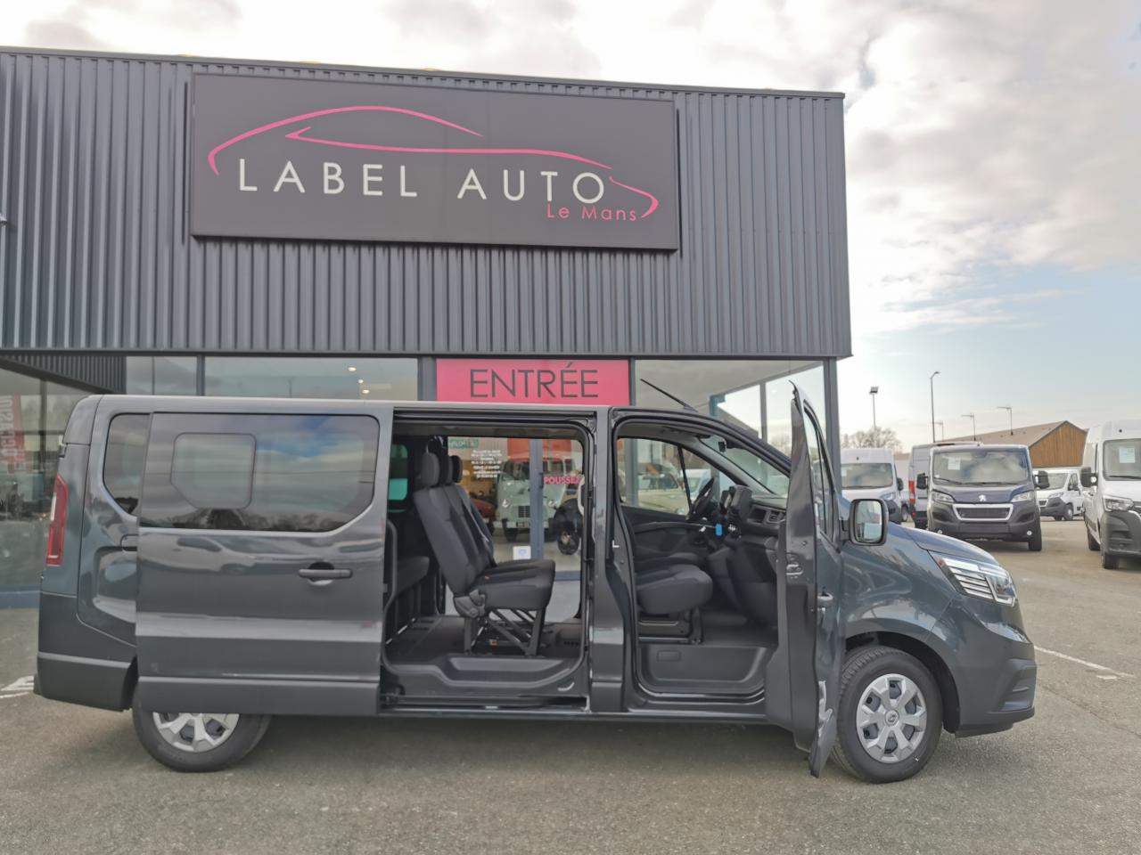 RENAULT Trafic L2 2.0 Energy dCi - 150 - S&S - BV EDC Euro 6e III COMBI Combi Intens L2H1 PHASE 3 - Furgoneta de pasajeros: foto 3 RENAULT Trafic L2 2.0 Energy dCi - 150 - S&S - BV EDC Euro 6e III COMBI Combi Intens L2H1 PHASE 3 - Furgoneta de pasajeros: foto 3