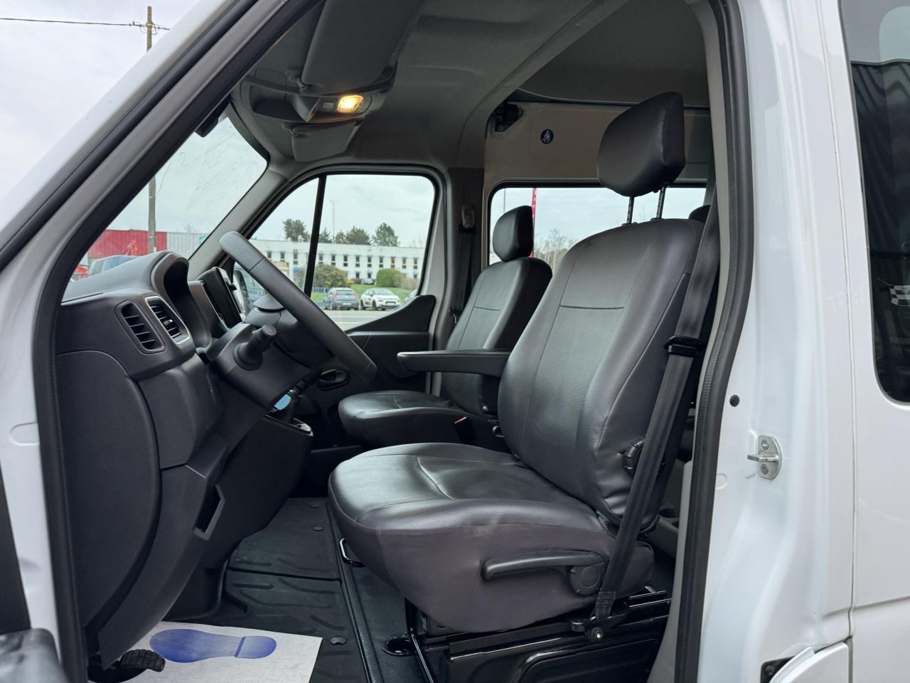 Renault Master F3500 L3H2 2.3 BLUE DCI 135CH CABINE APPROFONDIE 6 PLACES GRAND CONFORT - Furgoneta combi: foto 5 Renault Master F3500 L3H2 2.3 BLUE DCI 135CH CABINE APPROFONDIE 6 PLACES GRAND CONFORT - Furgoneta combi: foto 5