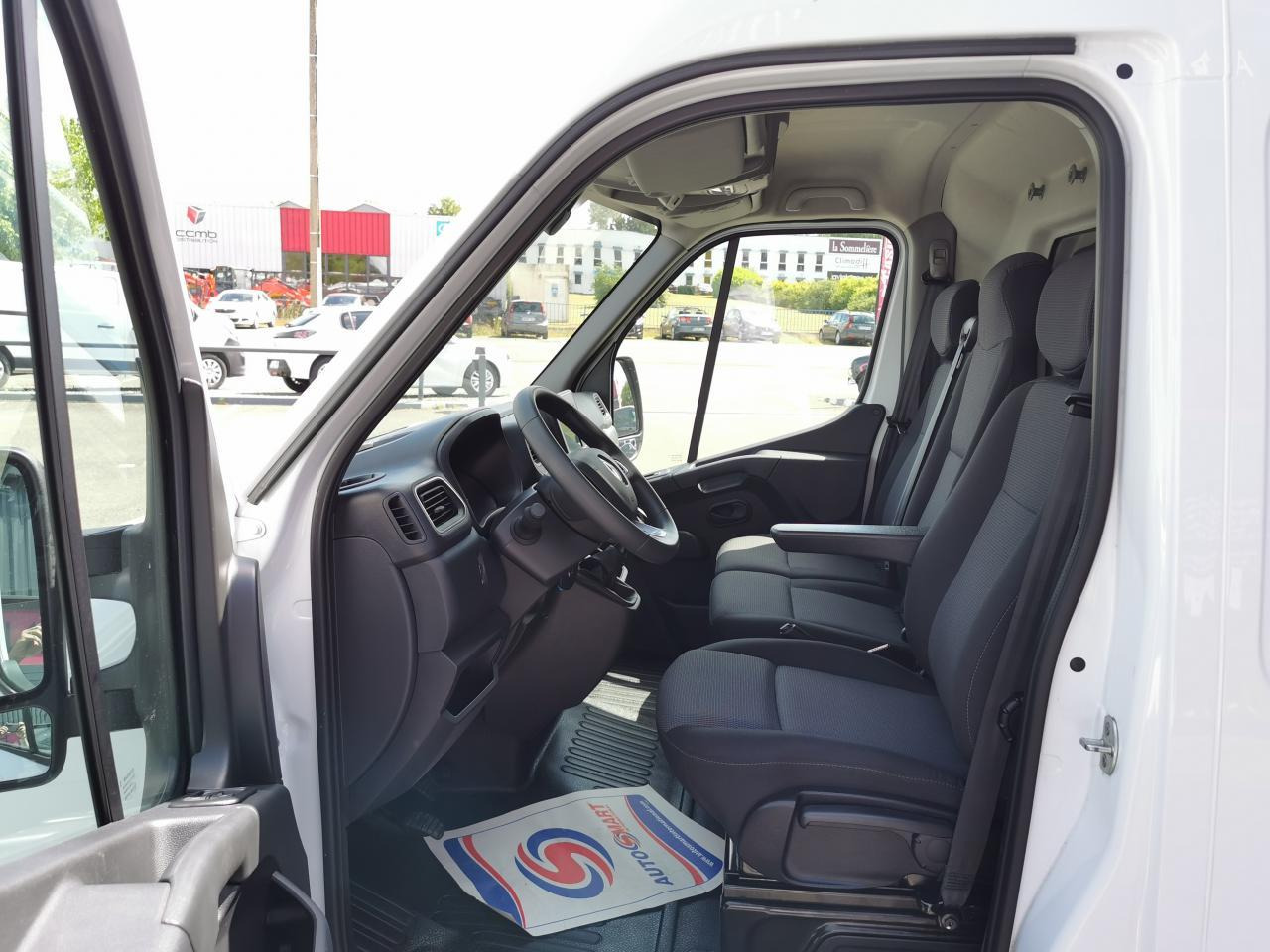 Renault Master Grand Confort F3500 L3H2 2.3 Energy dCi - 150 III FOURGON Fourgon L3H2 Traction PHASE 3 - Furgón: foto 5 Renault Master Grand Confort F3500 L3H2 2.3 Energy dCi - 150 III FOURGON Fourgon L3H2 Traction PHASE 3 - Furgón: foto 5