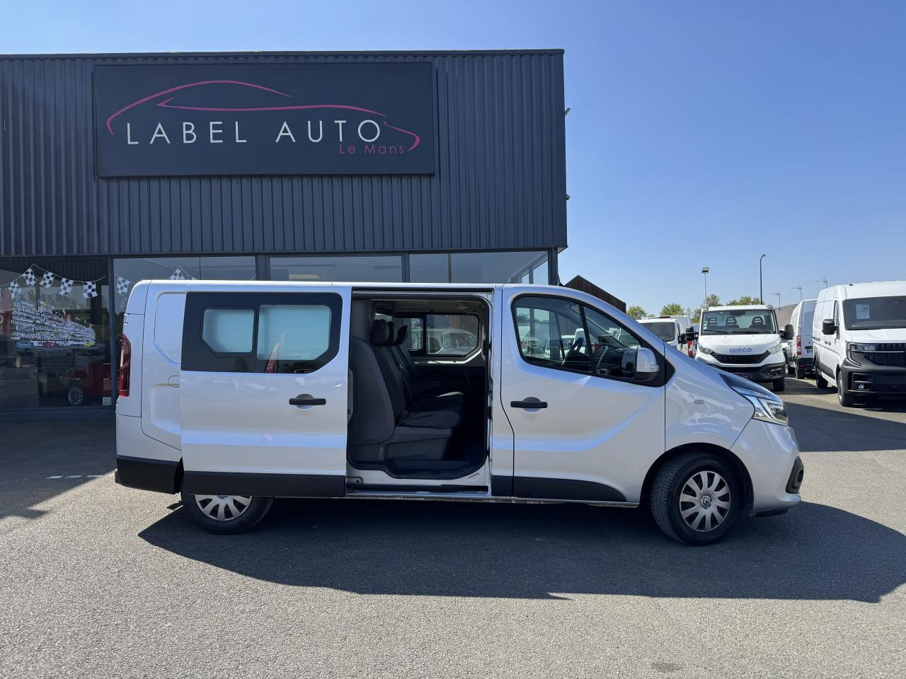 Renault Trafic L2H1 2.0 DCI 145CH CABINE APPROFONDIE 6 PLACES CONFORT EDC - Furgoneta combi: foto 1 Renault Trafic L2H1 2.0 DCI 145CH CABINE APPROFONDIE 6 PLACES CONFORT EDC - Furgoneta combi: foto 1