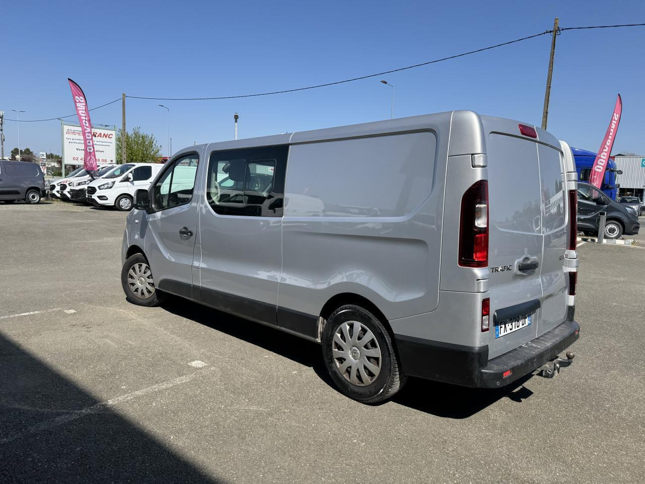 Renault Trafic L2H1 2.0 DCI 145CH CABINE APPROFONDIE 6 PLACES CONFORT EDC - Furgoneta combi: foto 5 Renault Trafic L2H1 2.0 DCI 145CH CABINE APPROFONDIE 6 PLACES CONFORT EDC - Furgoneta combi: foto 5