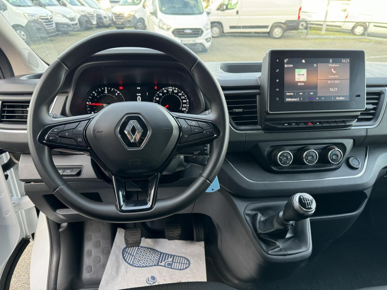 Renault Trafic L2H1 3000 Kg 2.0 Blue dCi - 130 III FOURGON Fourgon Grand Confort L2H1 PHASE 3 - Furgón: foto 5 Renault Trafic L2H1 3000 Kg 2.0 Blue dCi - 130 III FOURGON Fourgon Grand Confort L2H1 PHASE 3 - Furgón: foto 5
