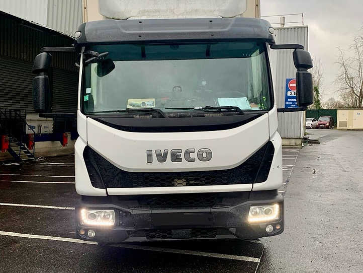 Iveco Eurocargo 120el22 - Camión caja cerrada: foto 2 Iveco Eurocargo 120el22 - Camión caja cerrada: foto 2