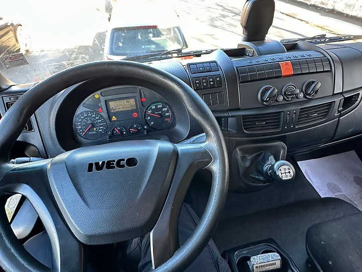 Iveco Eurocargo 160e25 - Camión caja cerrada: foto 3 Iveco Eurocargo 160e25 - Camión caja cerrada: foto 3