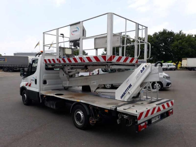 Iveco Daily 35S14 Plateau Nacelle 6m50 Spécial tunnel - Camión con plataforma elevadora: foto 3 Iveco Daily 35S14 Plateau Nacelle 6m50 Spécial tunnel - Camión con plataforma elevadora: foto 3