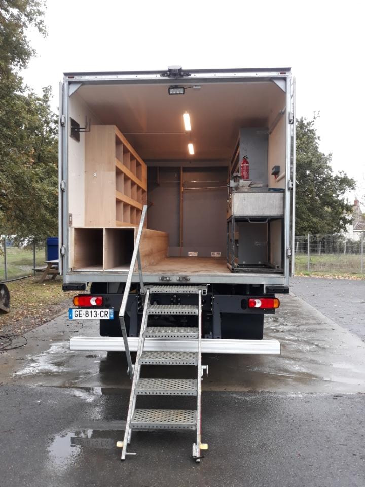 Renault D 13 HIGH K P4X2 280CV Double cabine 6 places - Camión caja cerrada: foto 5 Renault D 13 HIGH K P4X2 280CV Double cabine 6 places - Camión caja cerrada: foto 5