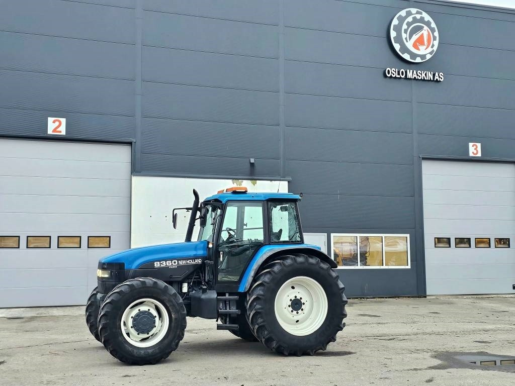 New Holland 8360 DT - Tractor: foto 2 New Holland 8360 DT - Tractor: foto 2