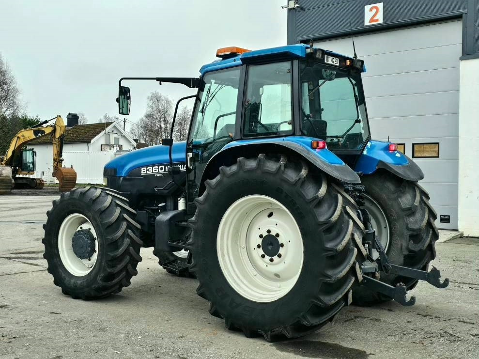 New Holland 8360 DT - Tractor: foto 4 New Holland 8360 DT - Tractor: foto 4