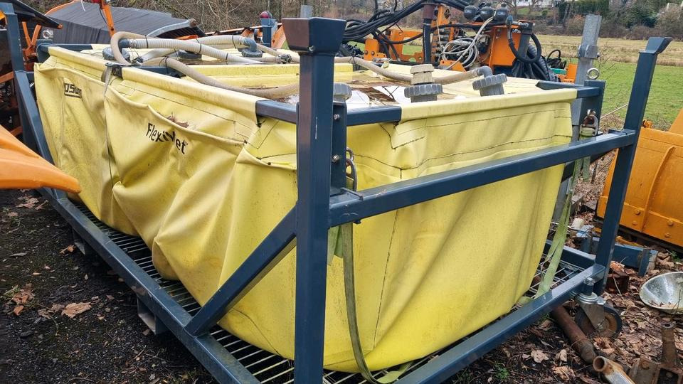4m3 Wassertank Wasserfass LKW Boschung wassertank Laugentank Bewässerung - Contenedor cisterna: foto 2 4m3 Wassertank Wasserfass LKW Boschung wassertank Laugentank Bewässerung - Contenedor cisterna: foto 2